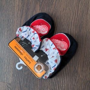 NHL Detroit Red Wings Booties Size 6-12 Months